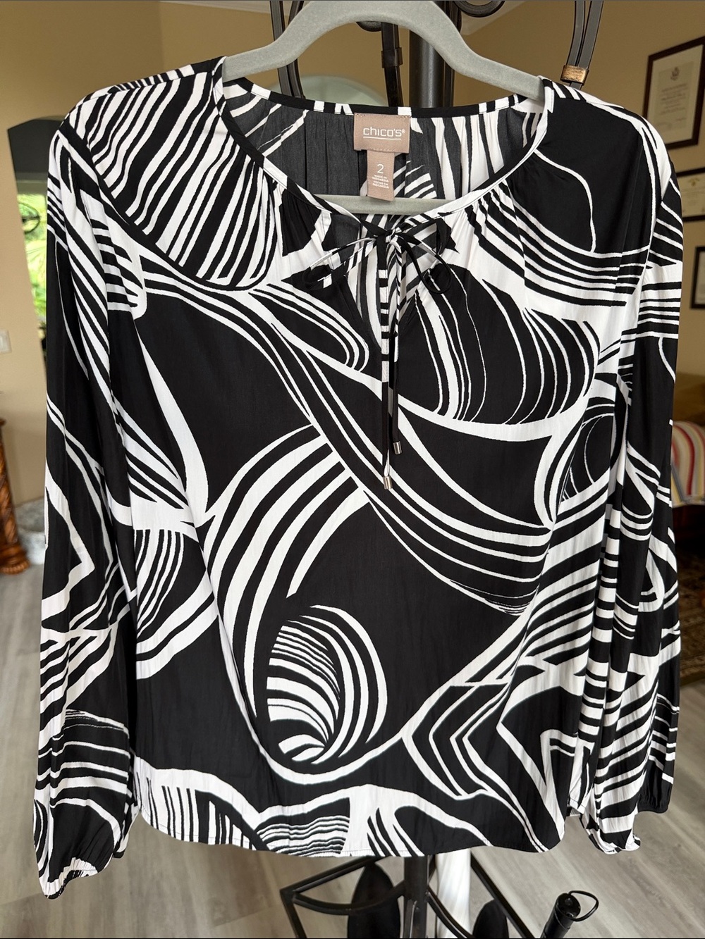 Chico's Black & White Abstract Tie-Neck Tunic